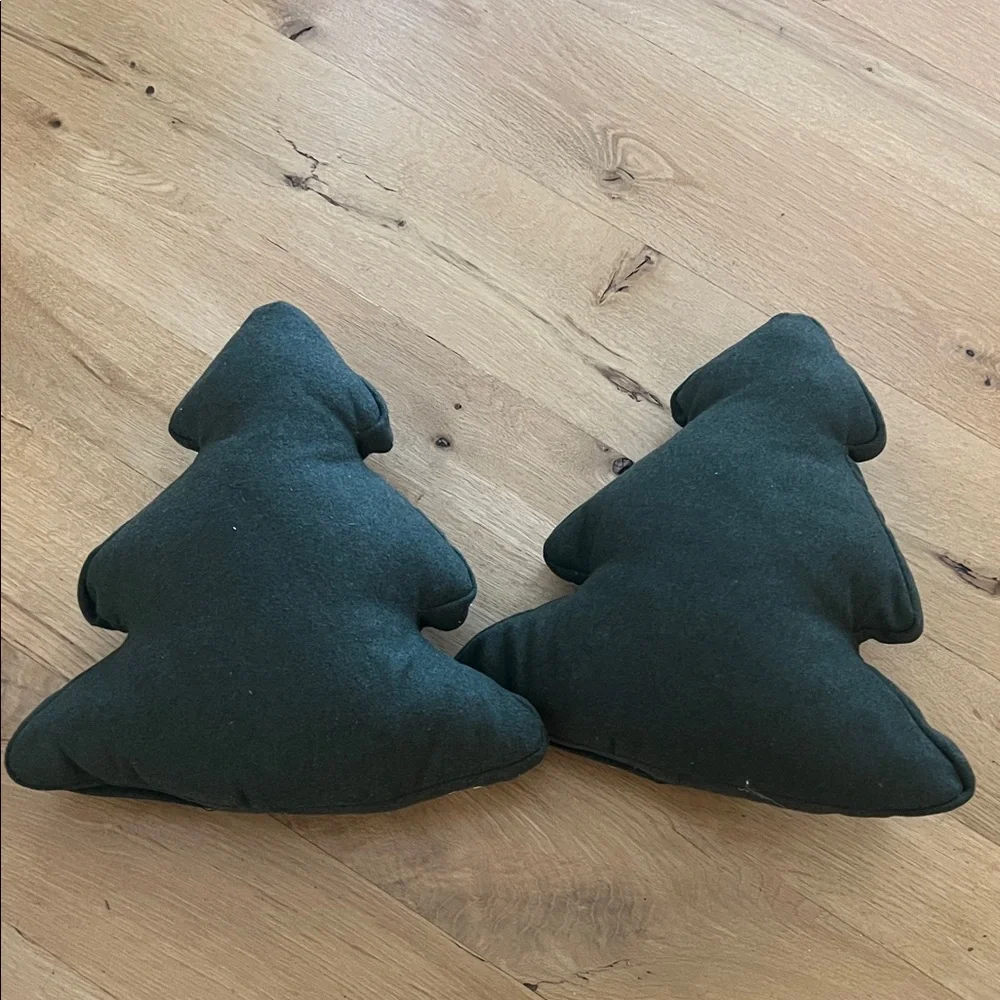 Dark Green Tree-Shaped Cushions